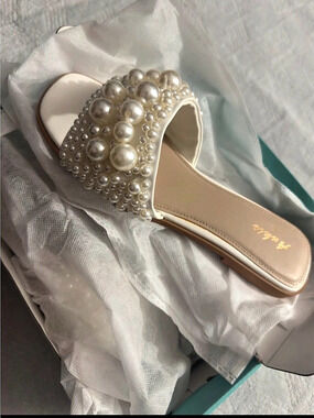 Azaleia Pearl Embellished Slide Sandals in White US 9 Like New
